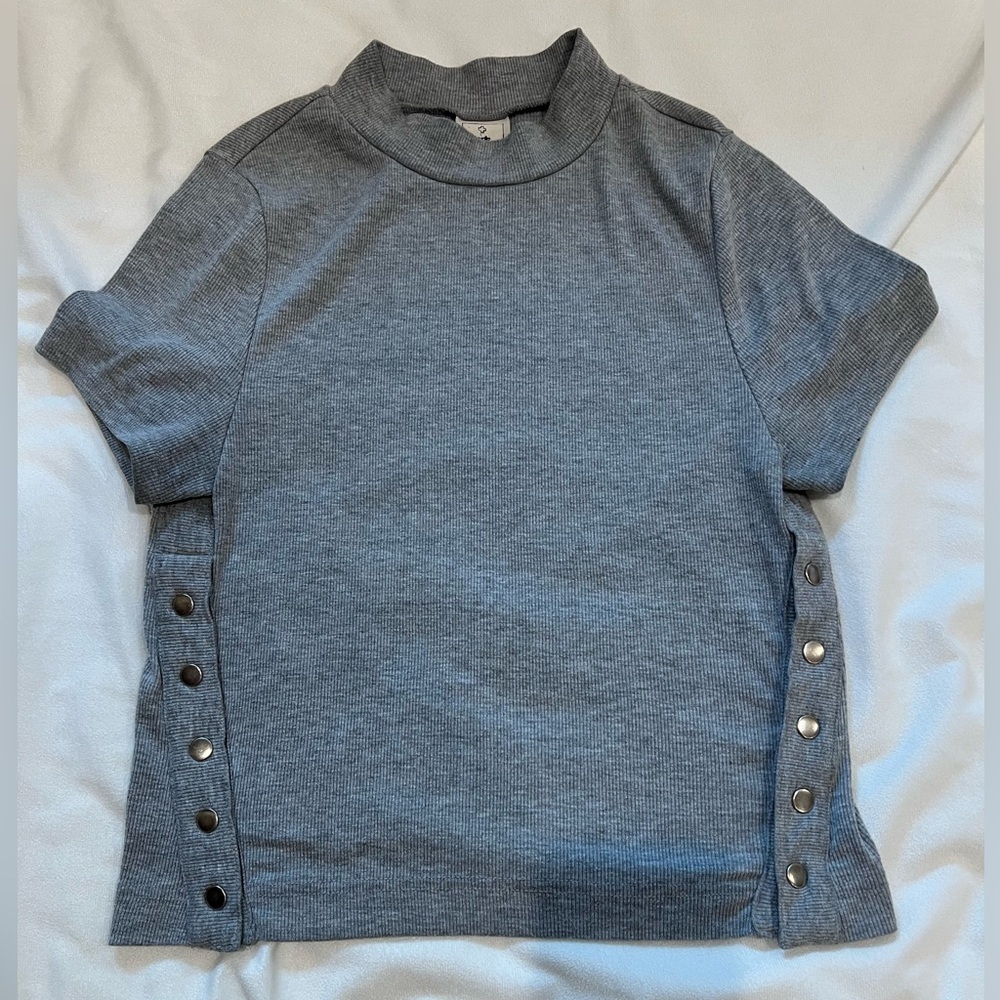 We The Free Gray High Neck Short Sleeve Tee With Side Button Accents Size L